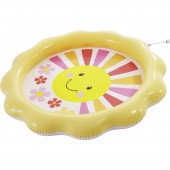 Az Intex &quot Sunny Rays Spray Pool&quot  frissítő fürdőzési élményt nyújt 2 éves kortól a gyerekeknek a beépített vízpermetezővel és vidám napdizájnnal.