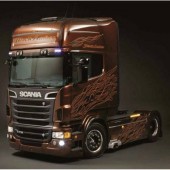 Italeri 3897 Scania R730 V8 Black Amber Kamionmodell építőkészlet 1:24